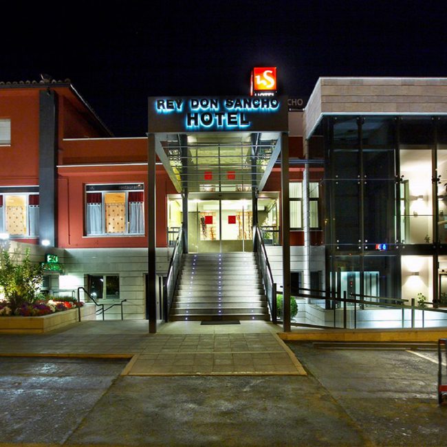 El hotel Rey Don Sancho reabre sus puertas el próximo lunes.