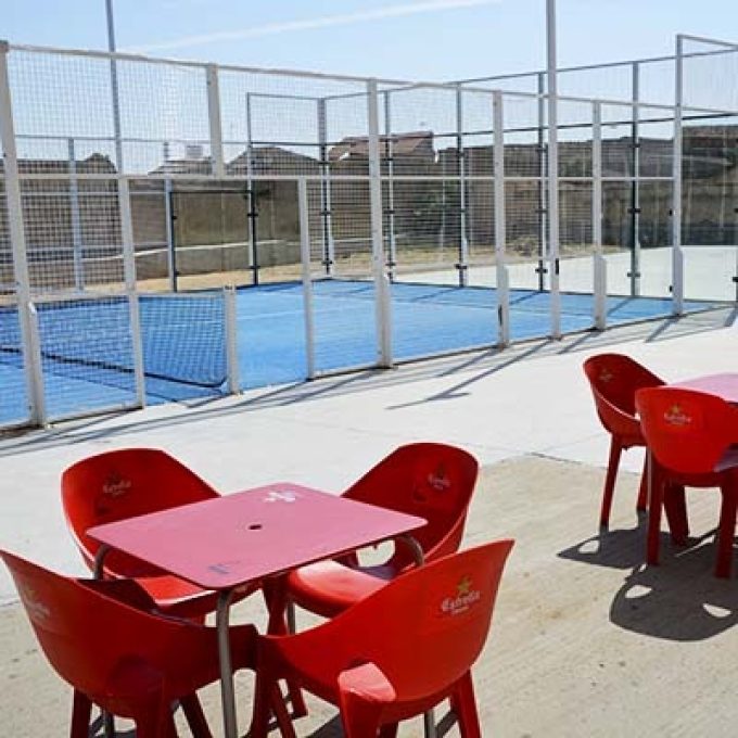 Romayna Terraza y pista de padel