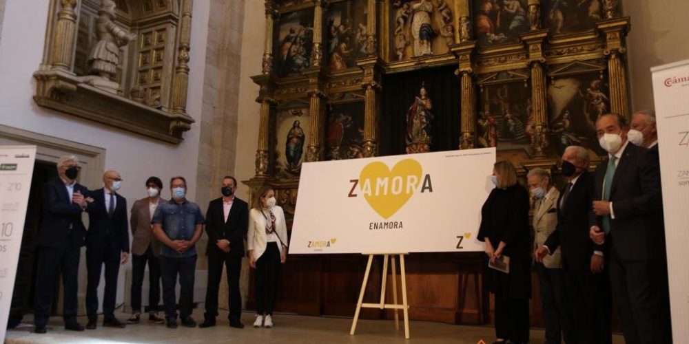 El nuevo eslogan «Zamora enamora», causa controversia en las Redes.