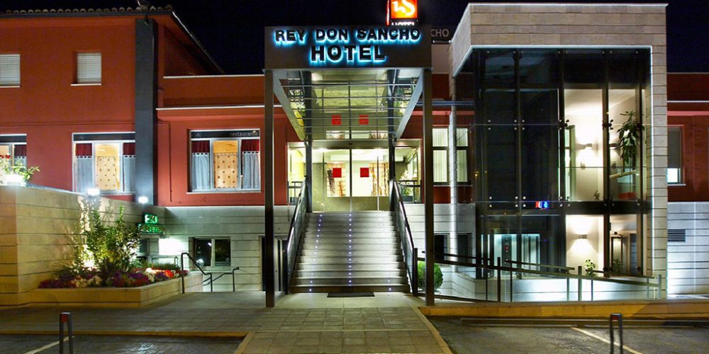 El hotel Rey Don Sancho reabre sus puertas el próximo lunes.